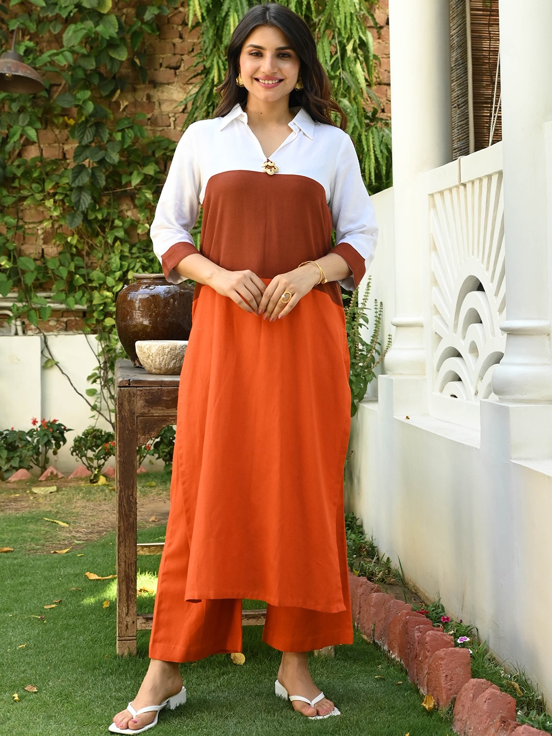 

Bunaai Colourblocked Shirt Collar Straight Kurta With Trousers, Orange
