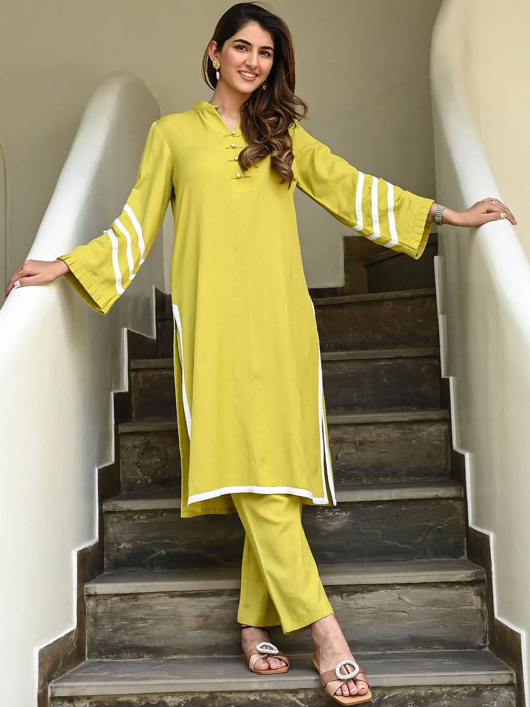 

Bunaai Flared Sleeved Cotton Regular Kurta with Trousers, Yellow