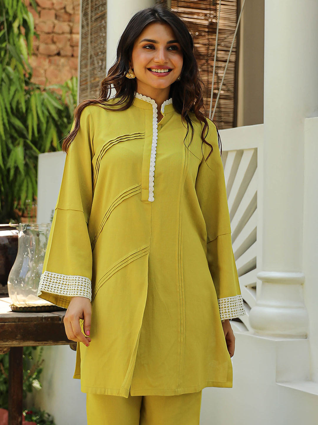 

Bunaai Striped Kurta with Trousers, Lime green