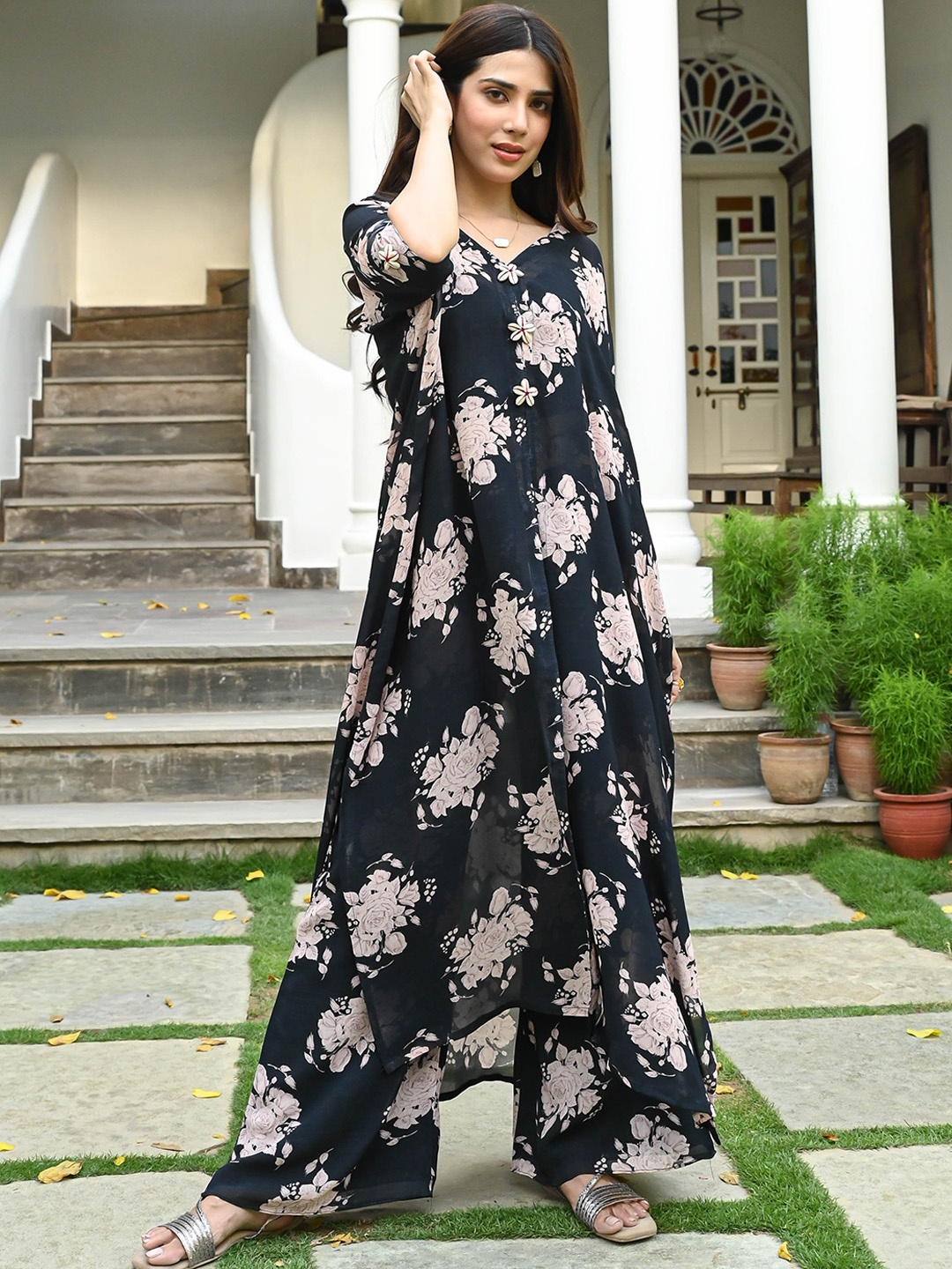 

Bunaai Floral Printed V-Neck A-Line Kurta with Palazzos, Black