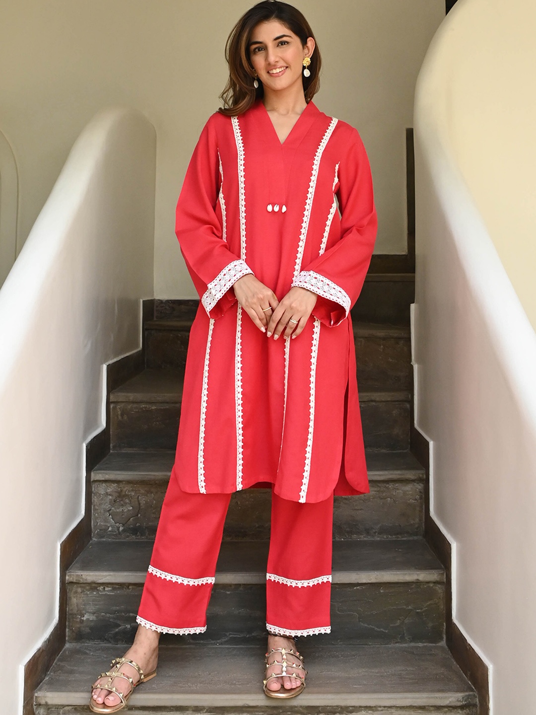 

Bunaai V-Neck Long Sleeves Regular Kurta with Trousers, Red