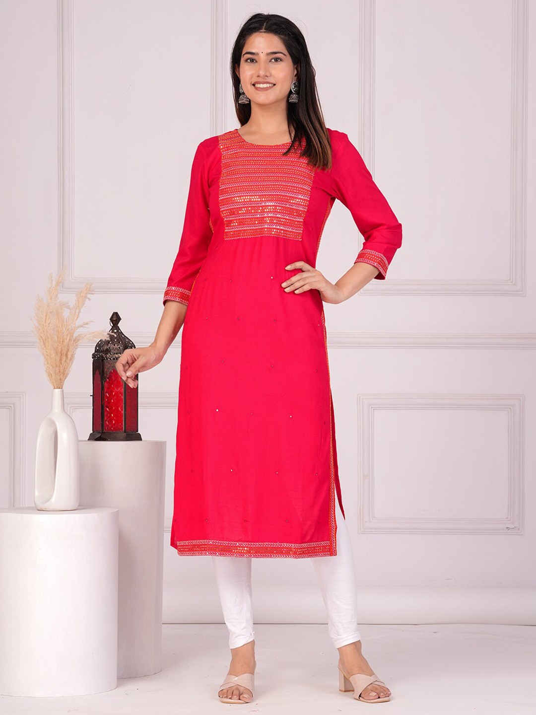 

Mizaz Round Neck Embellished Straight Kurta, Pink