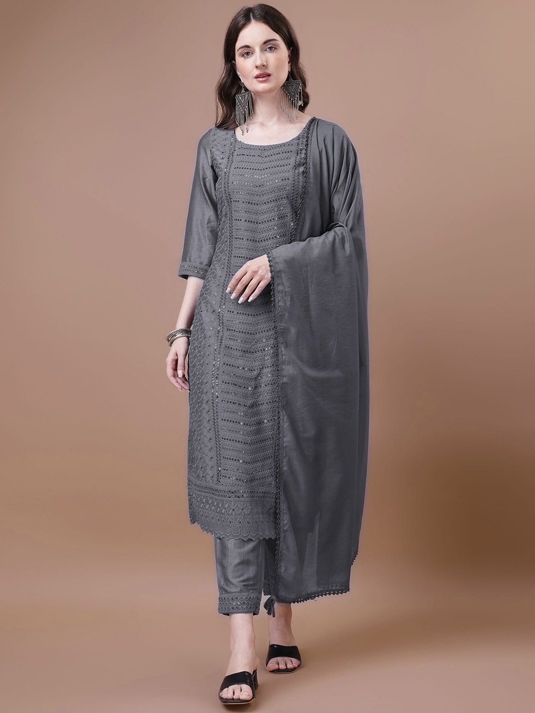 

Shopping Queen Ethnic Motifs Embroidered Regular Kurta with Trousers & Dupatta, Grey