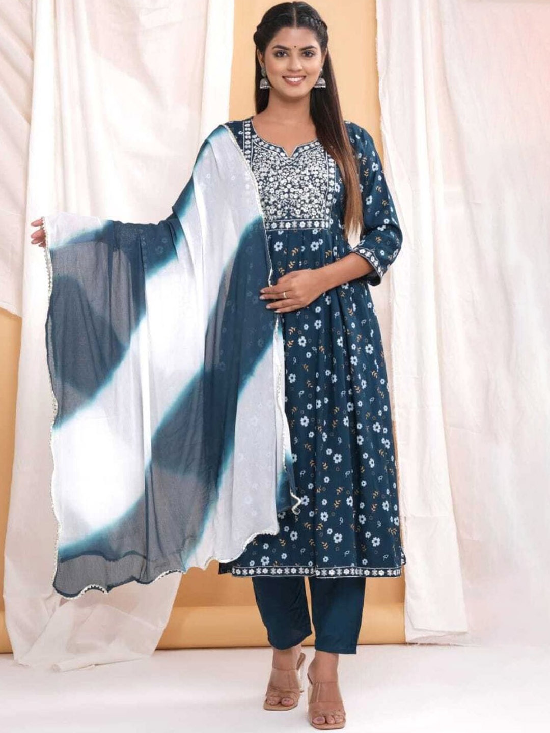 

Karagwals fab Floral Printed Sequinned Pleated Kurta with Trousers & With Dupatta, Blue