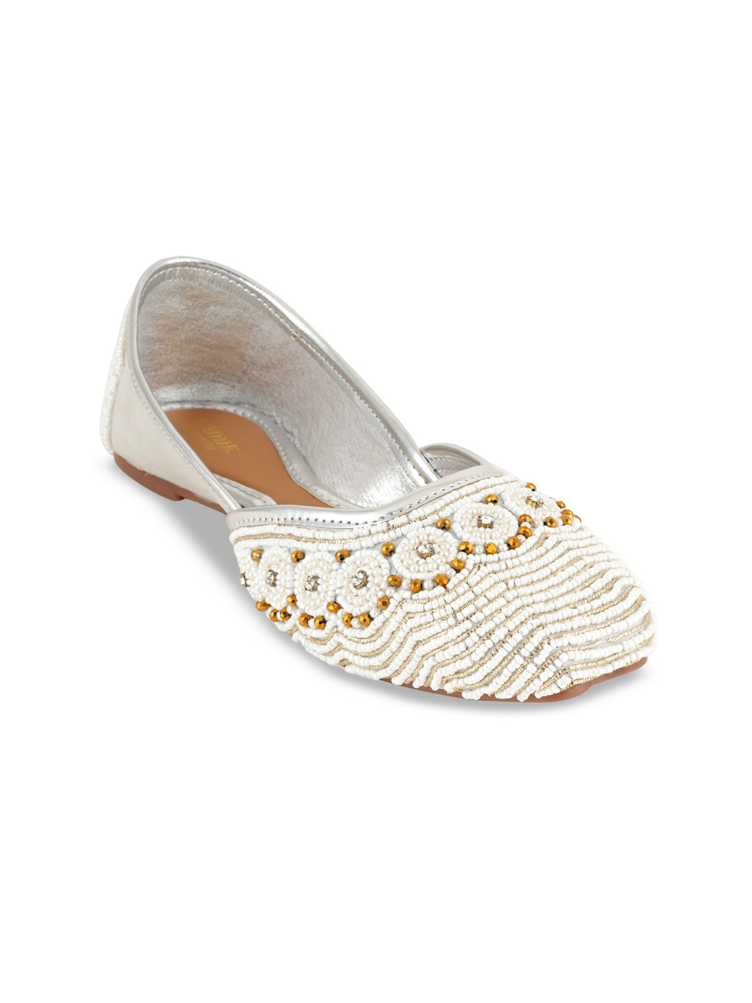 

Anouk White Embellished Ethnic Mojaris
