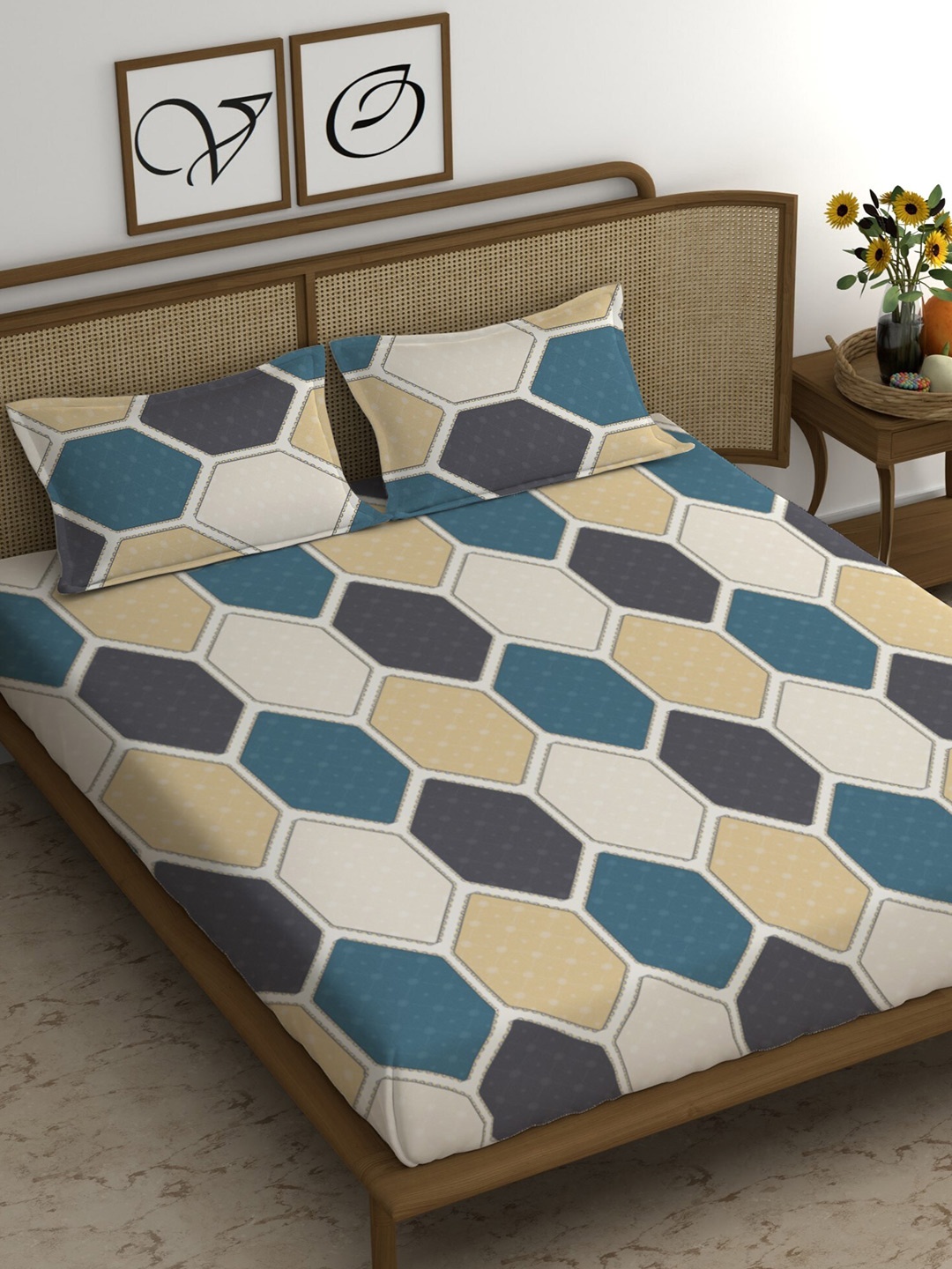

CHHAVI INDIA White & Grey Printed 210 TC King Bedsheet with 2 Pillow Covers