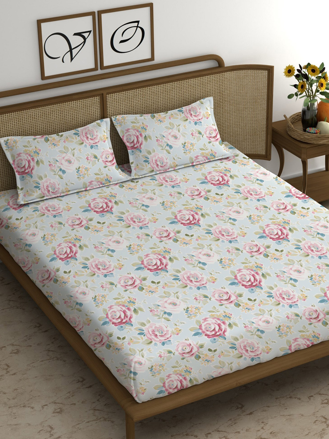 

CHHAVI INDIA Blue & Pink Printed 210 TC King Bedsheet with 2 Pillow Covers
