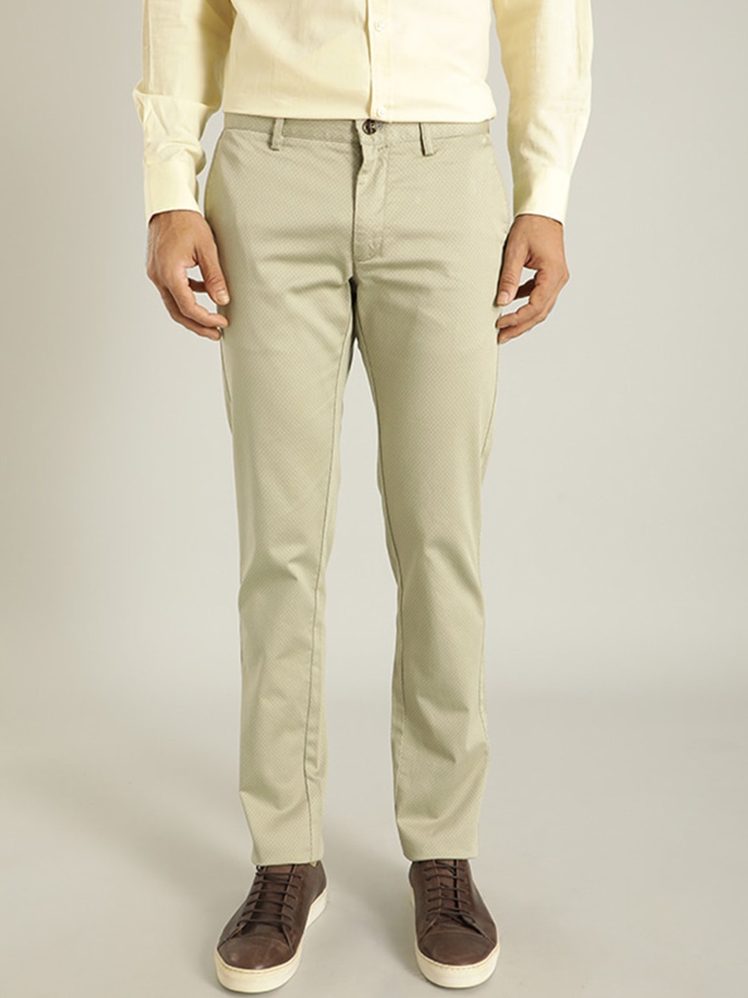 

Indian Terrain Men Brooklyn Slim Fit Mid-Rise Plain Cotton Regular Trousers, Khaki