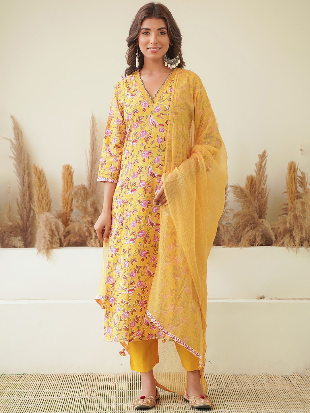 

JAIPURIBANNO Floral Printed Regular Kurta with Trousers & With Dupatta, Mustard