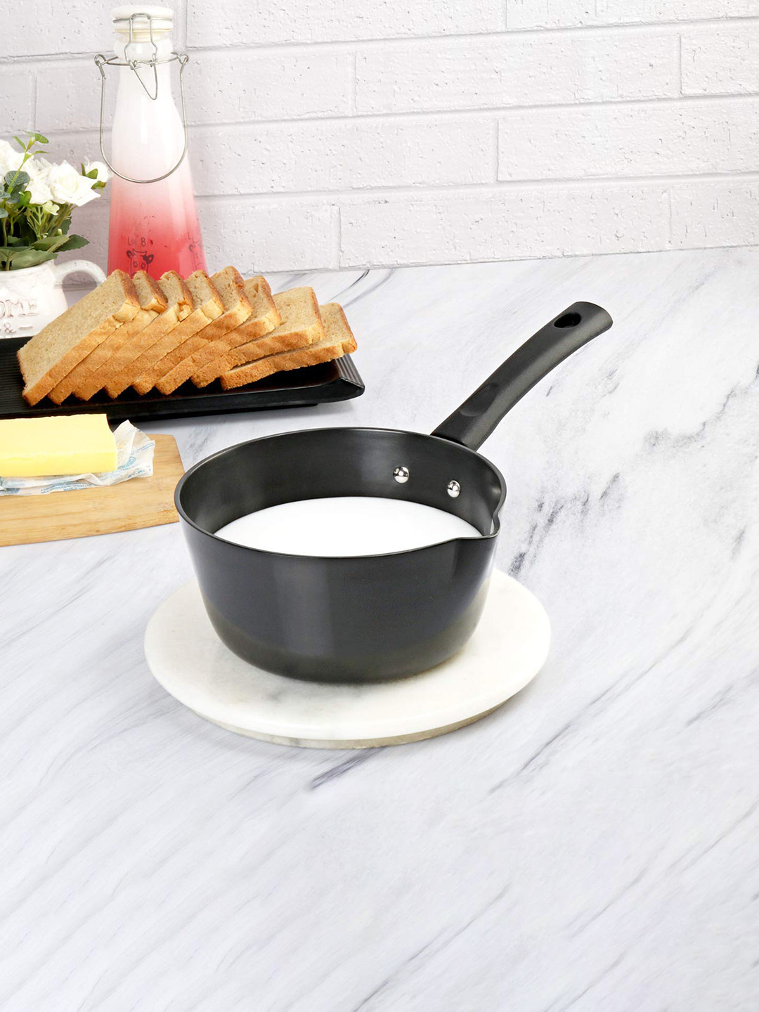 

Cello Prima Black Hard Anodized Sauce Pan-1.5 L
