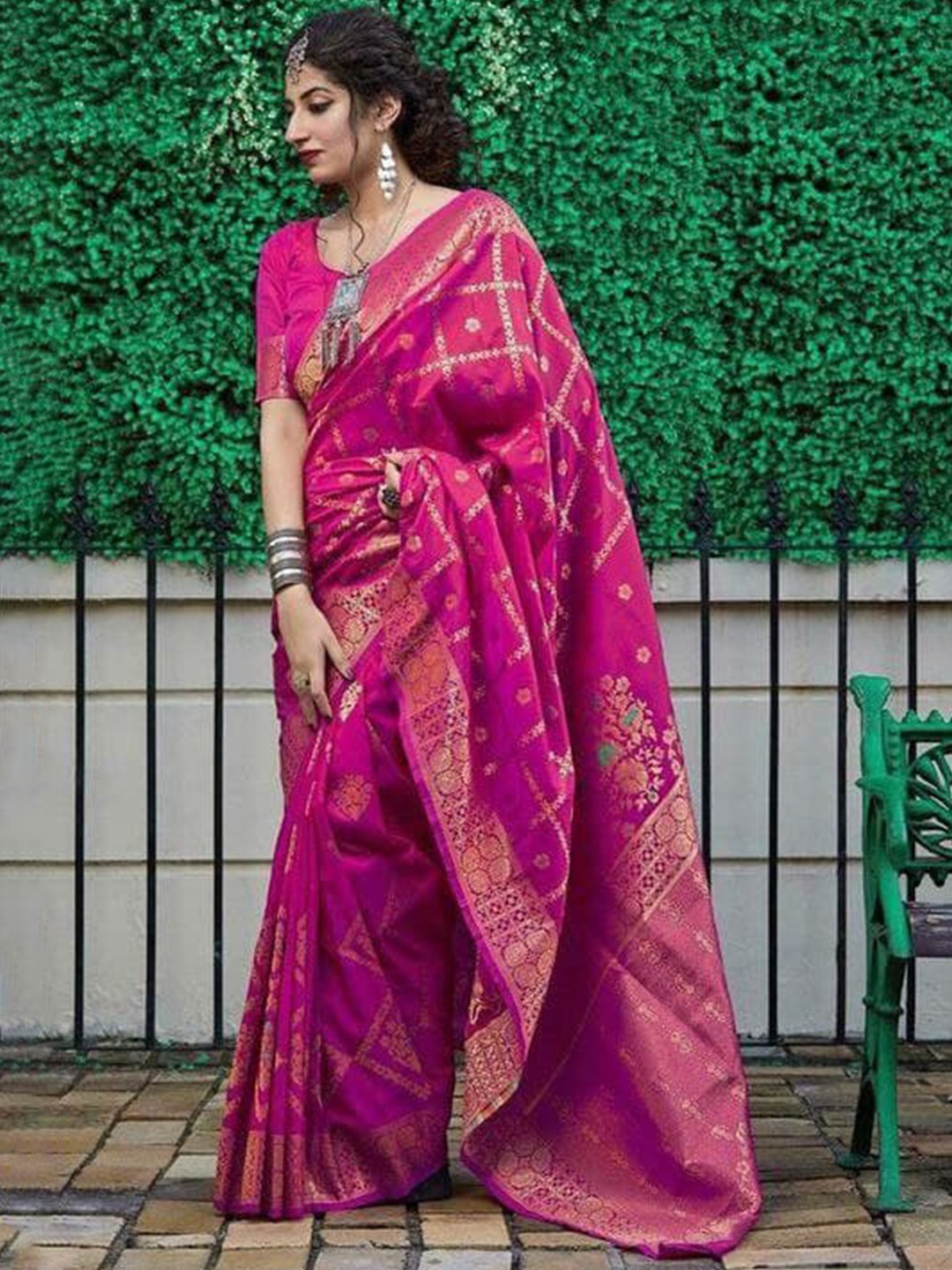 

TIEXA Woven Design Zari Pure Silk Banarasi Saree, Pink