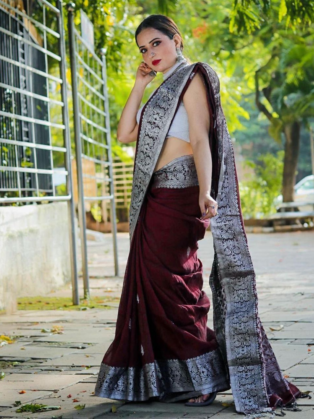 

TIEXA Ethnic Motifs Woven Design Zari Pure Silk Banarasi Saree, Maroon