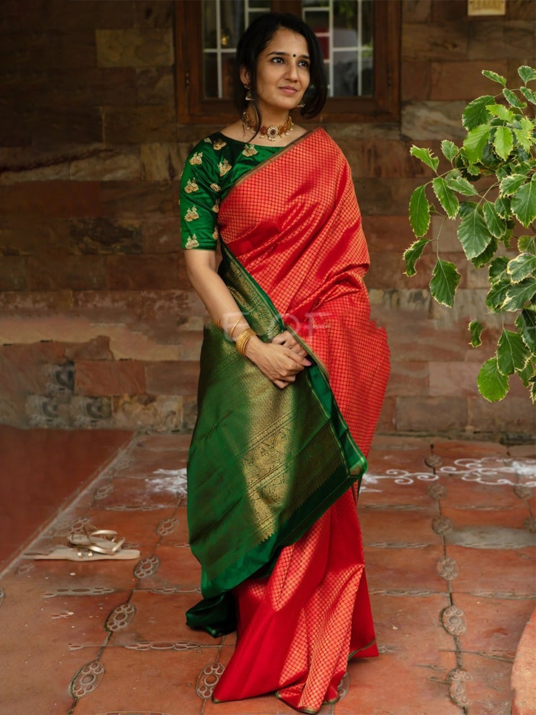 

TIEXA Ethnic Motifs Woven Design Zari Pure Silk Banarasi Saree, Red
