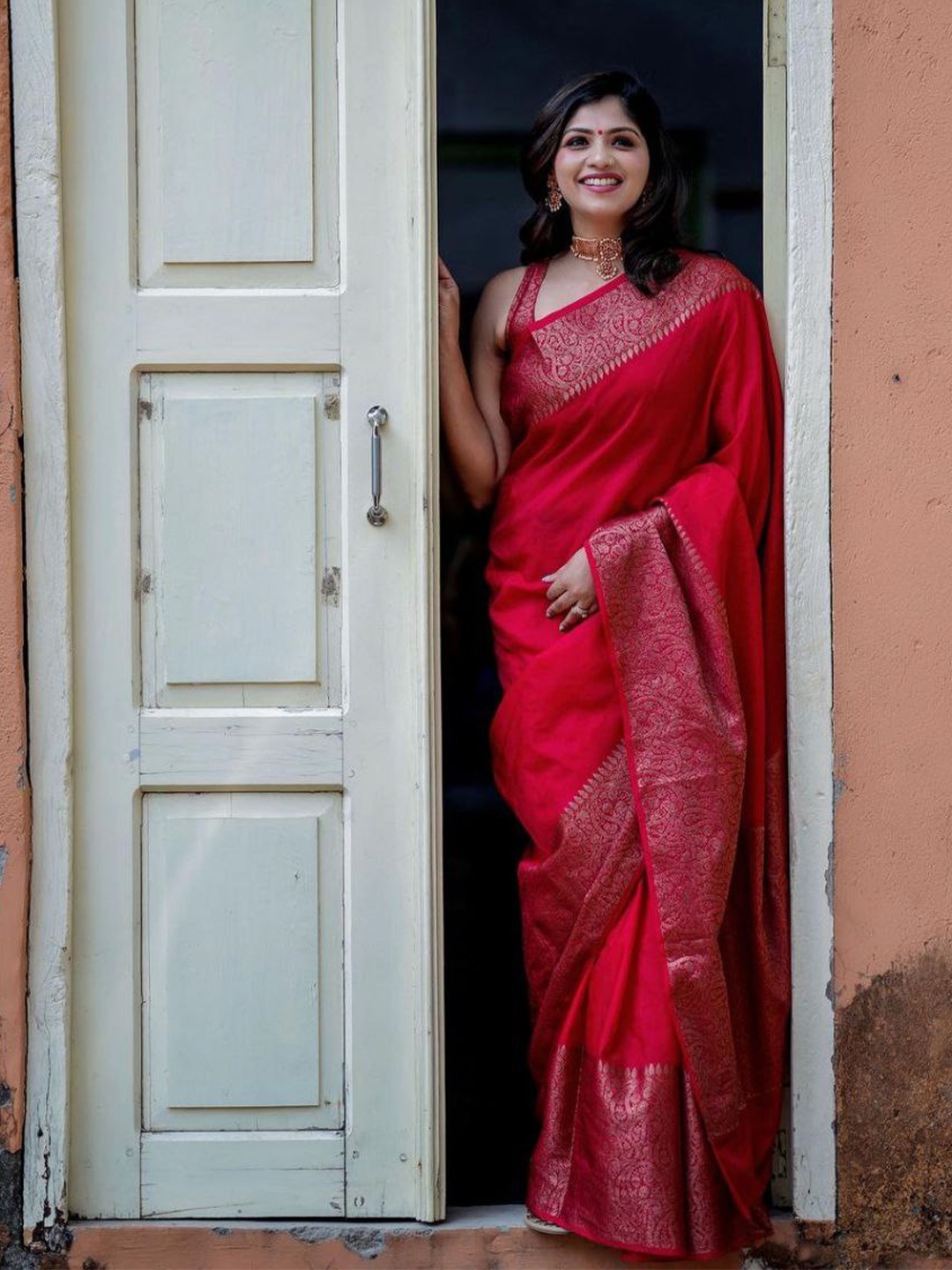 

TIEXA Woven Design Zari Pure Silk Banarasi Saree, Red