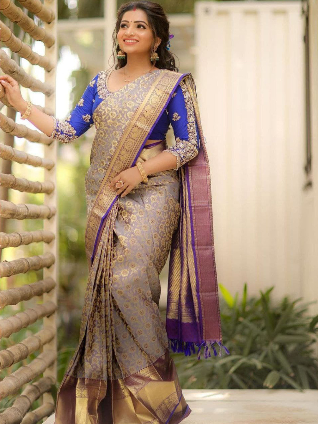 

TIEXA Floral Woven Design Zari Pure Silk Banarasi Saree, Grey