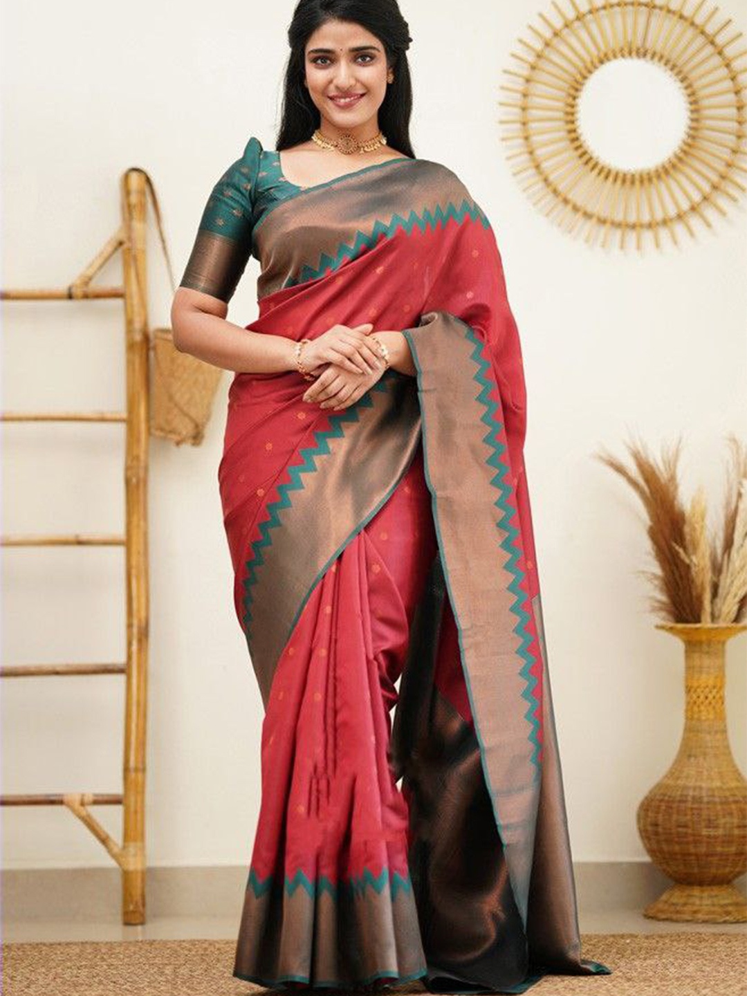 

TIEXA Floral Woven Design Zari Pure Silk Banarasi Saree, Maroon