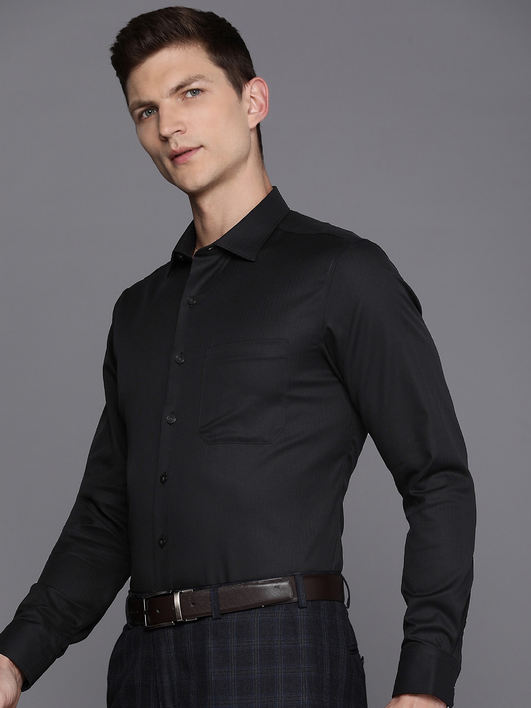 

Louis Philippe Solid Slim Fit Opaque Formal Shirt, Black
