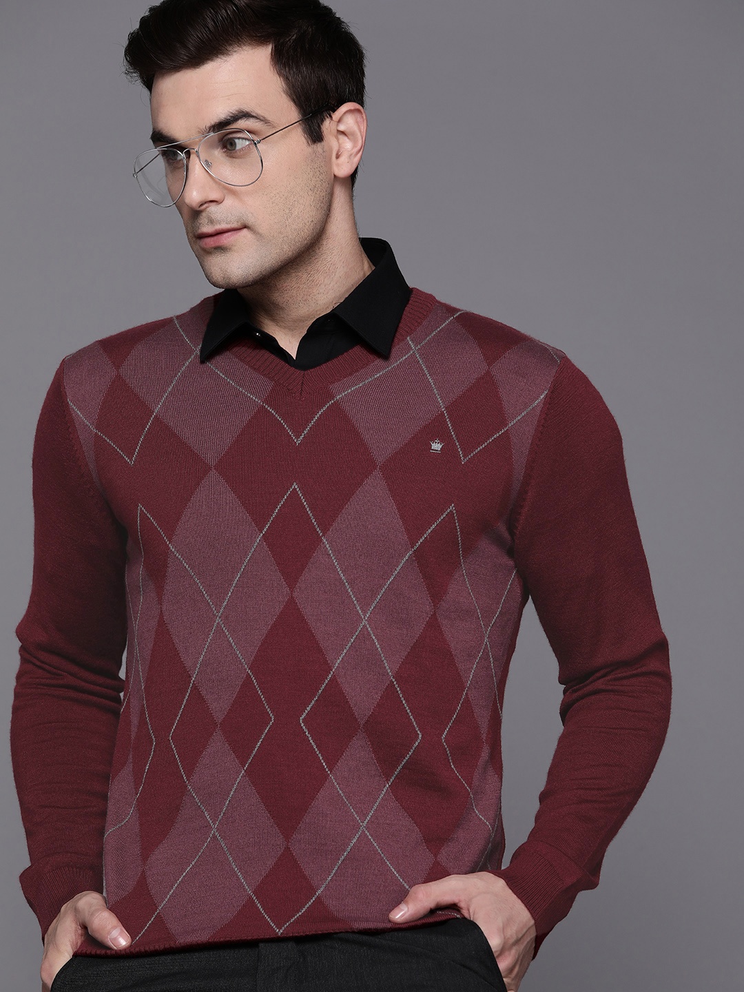 

Louis Philippe Argyle Checked V-Neck Pullover, Maroon