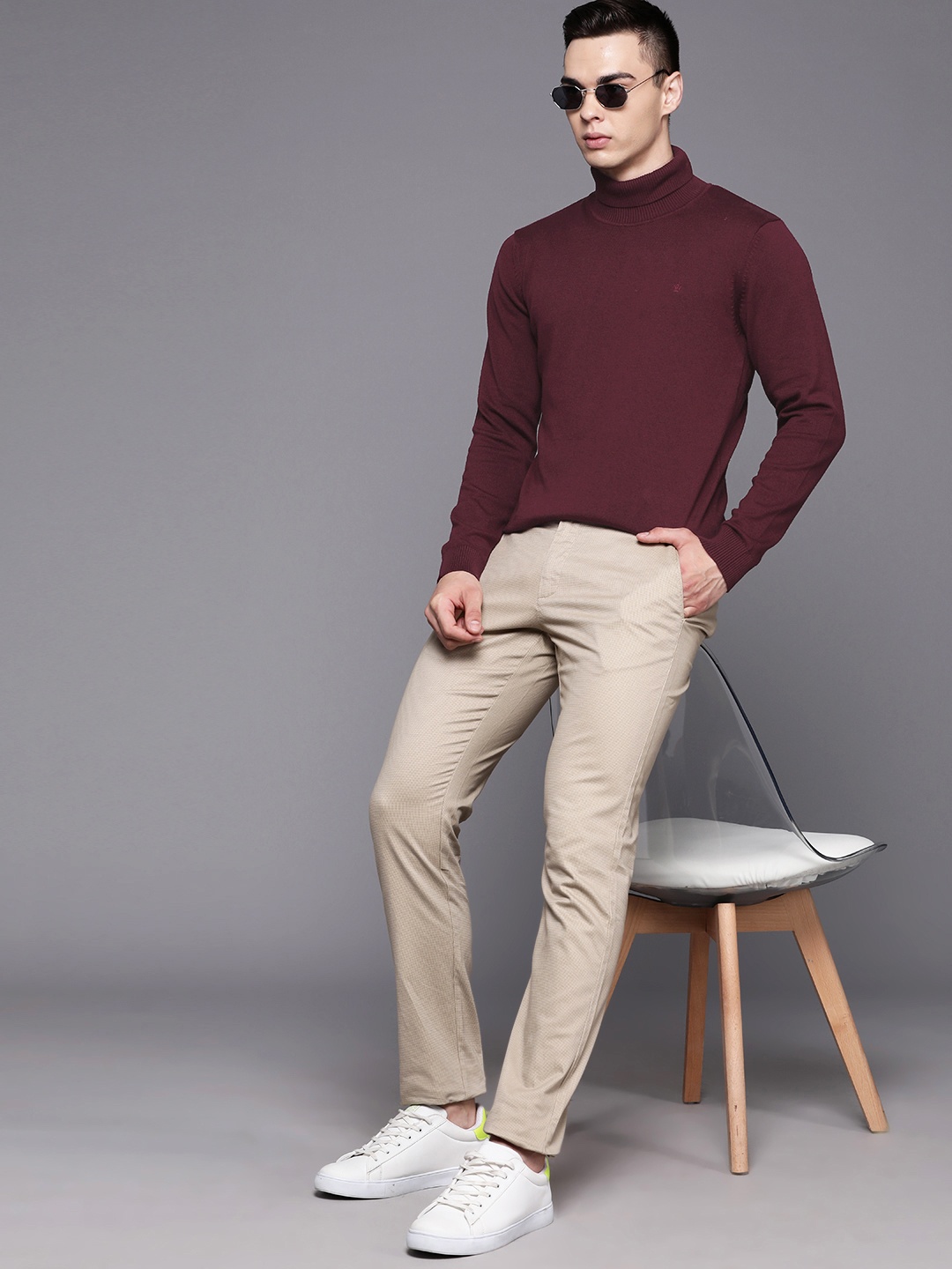 

Louis Philippe Solid Turtle Neck Pure Cotton Pullover, Maroon