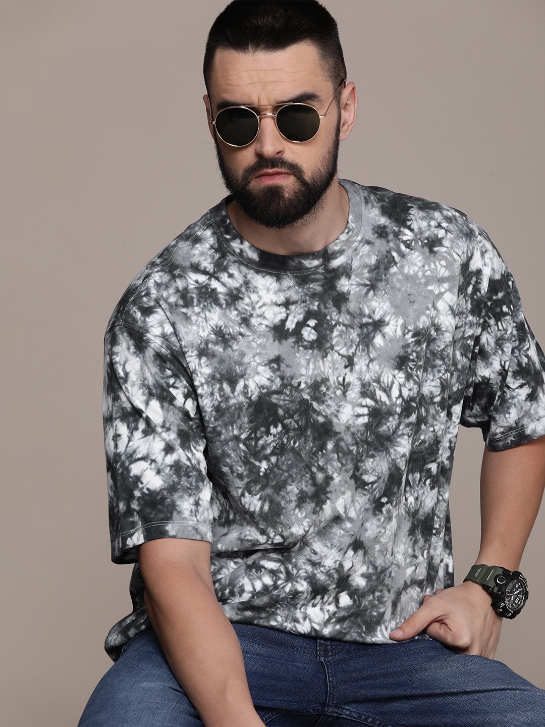 

Roadster Men Tie & Dye Drop-Shoulder Sleeves Pure Cotton T-shirt, Black