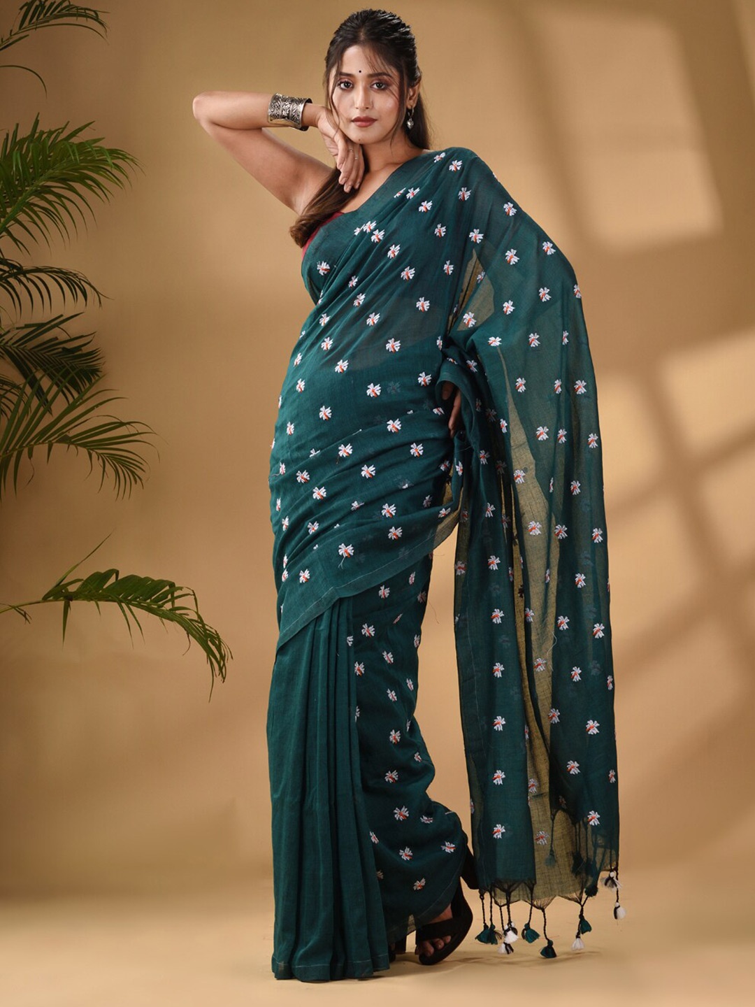 

Arhi Floral Embroidered Pure Cotton Saree, Teal