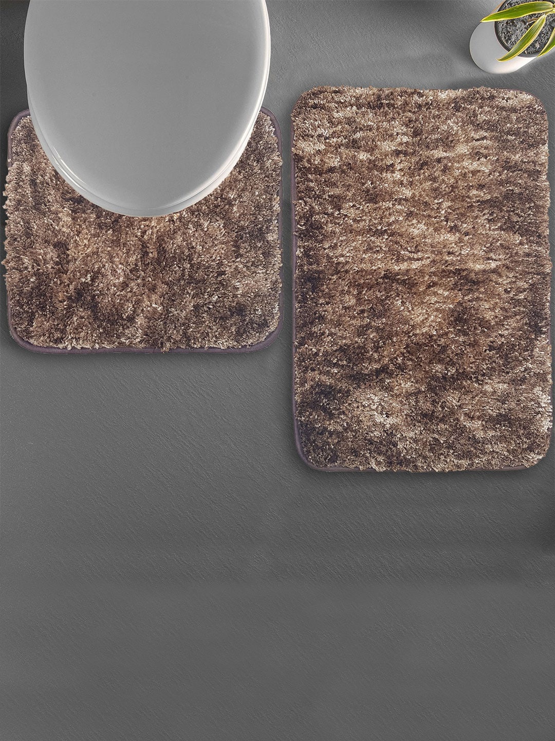 

LUXEHOME INTERNATIONAL Brown 2-Pieces Bath Rugs & Contour Set
