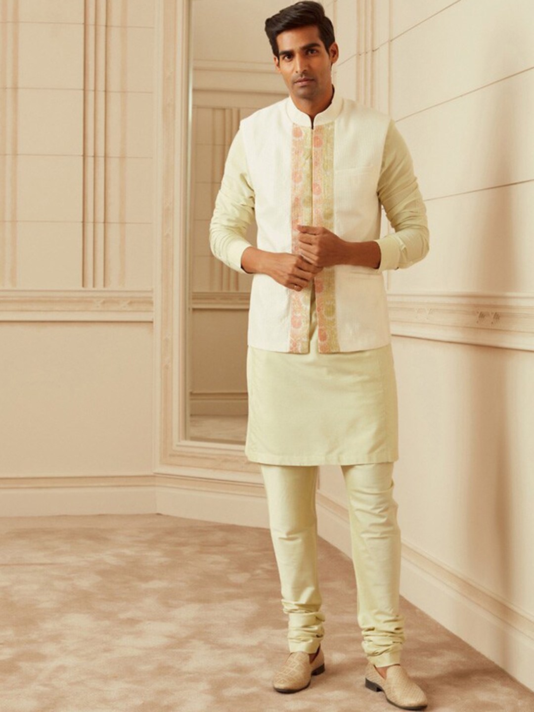 

Tasva Regular Kurta & Churidar With Nehru Jacket, Off white