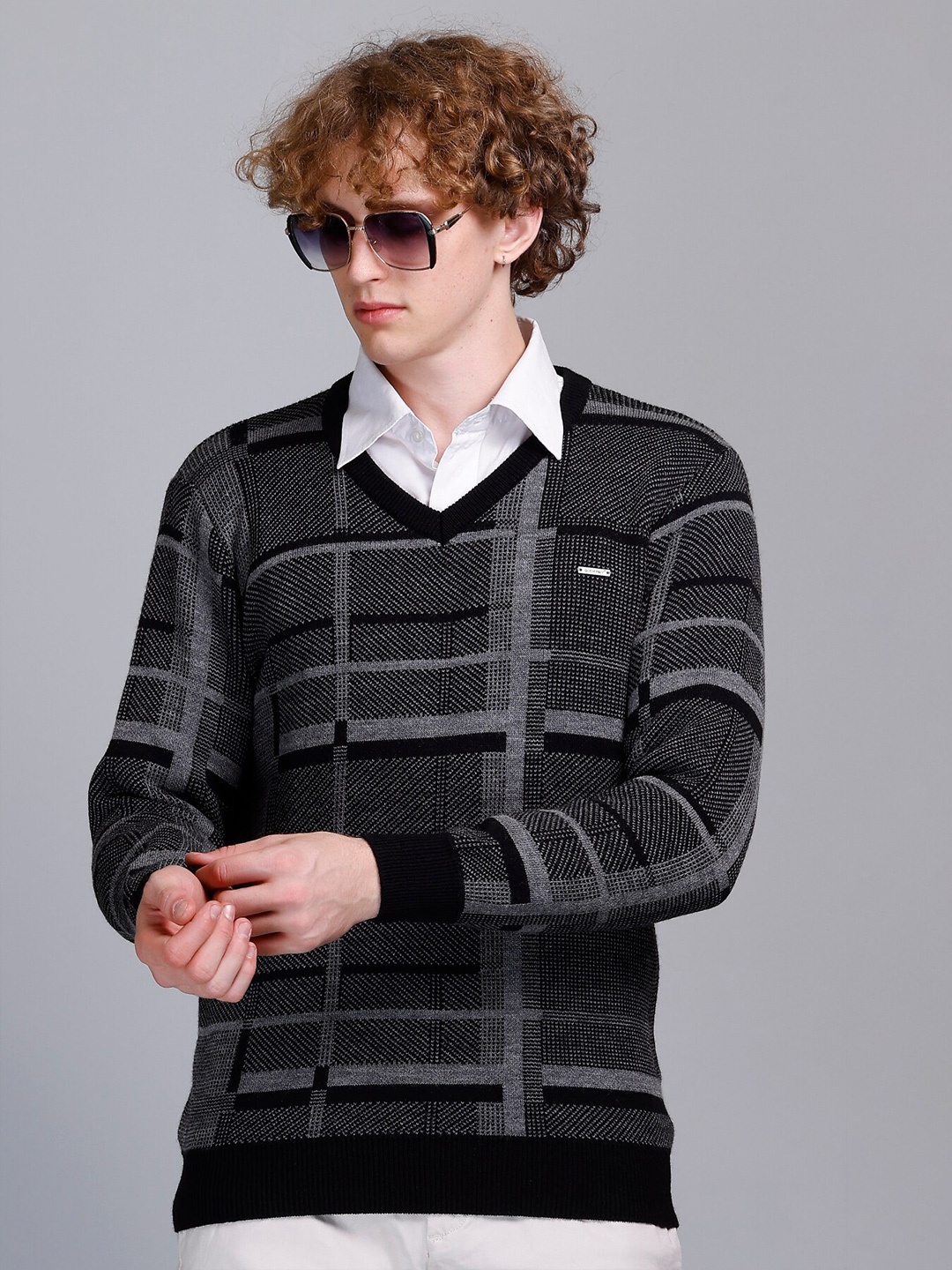 

GODFREY Men Black & Grey Checked Woollen Pullover