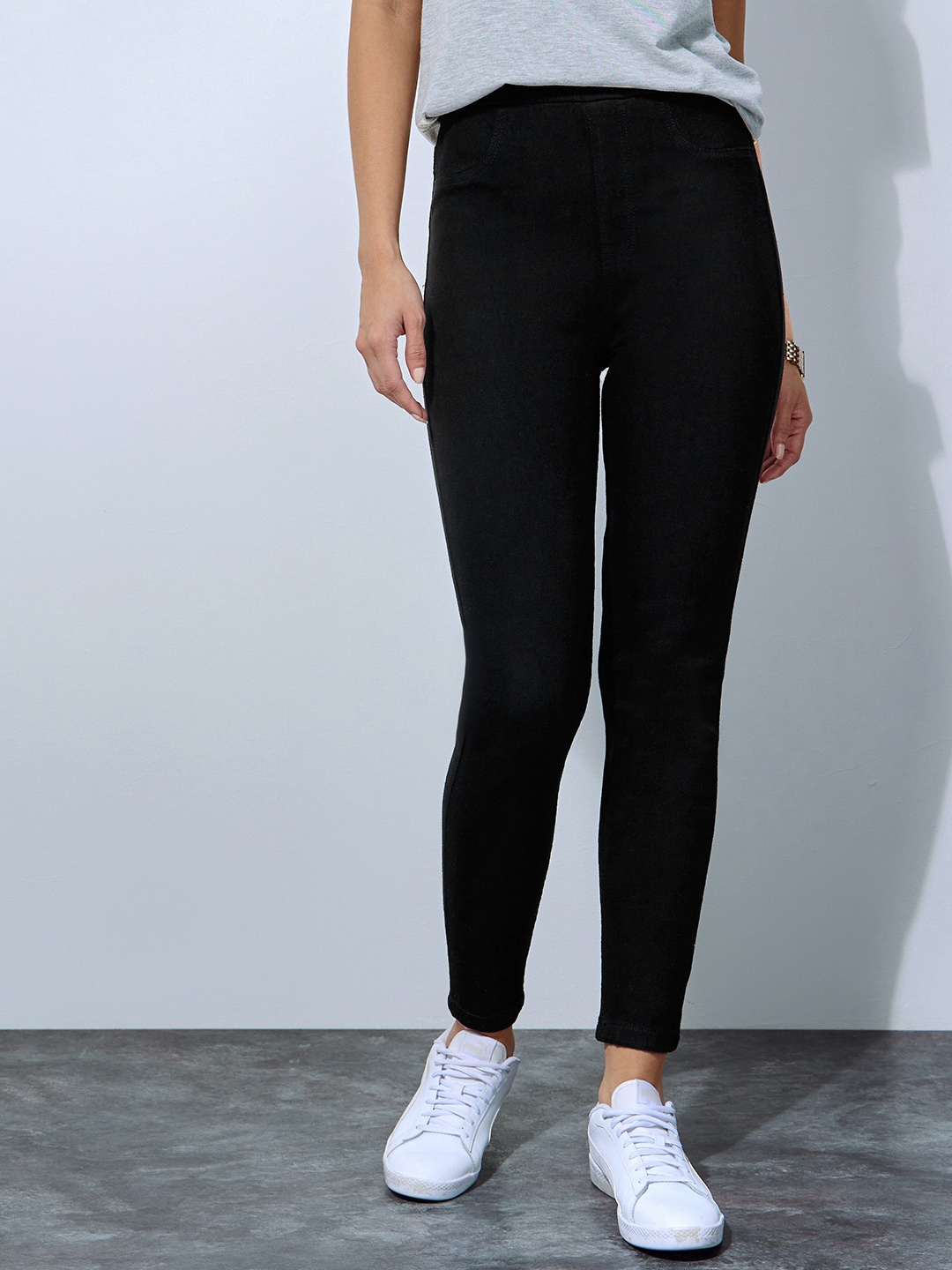 

Styli Women Skinny Fit Denim Jeggings, Black