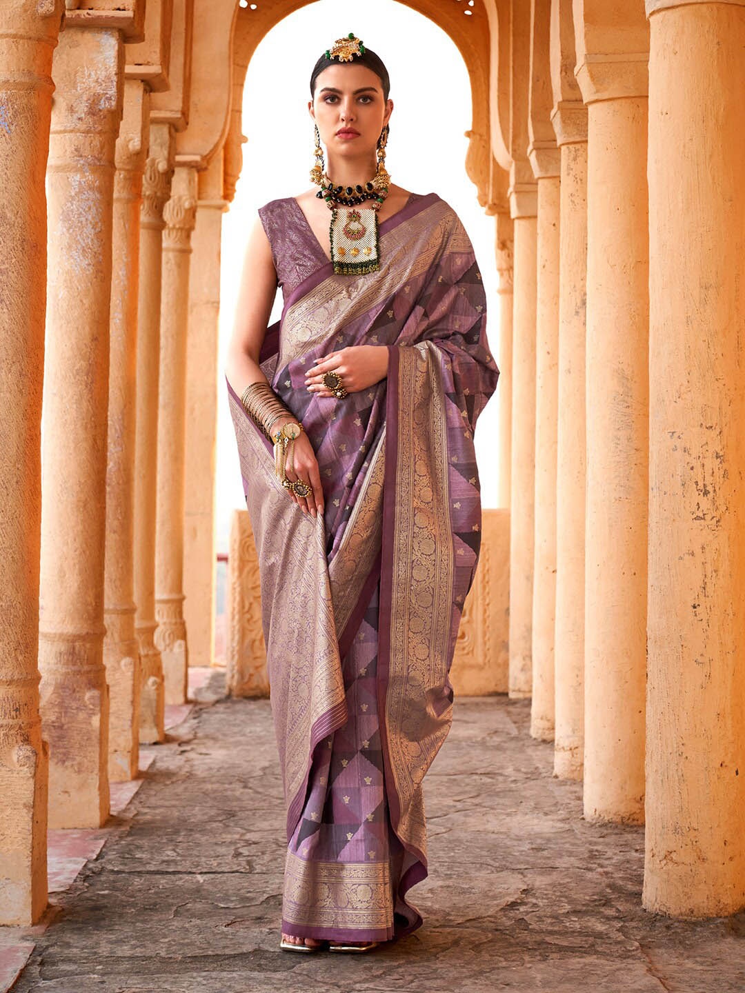 

Anouk Purple & Gold-Toned Ethnic Motifs Woven Design Zari Silk Blend Banarasi Saree