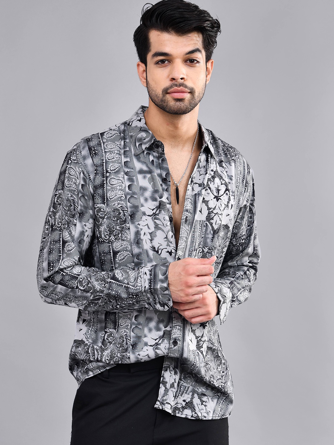 

DEZANO Modern Regular Fit Floral Printed Spread Collar Casual Shirt, Black