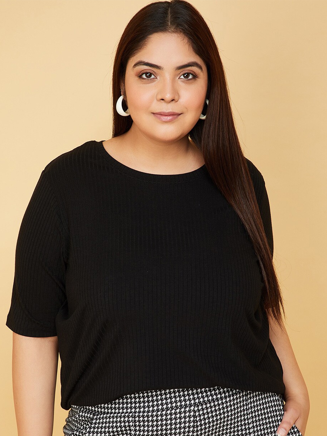 

max Plus Size Round Neck T-shirt, Black