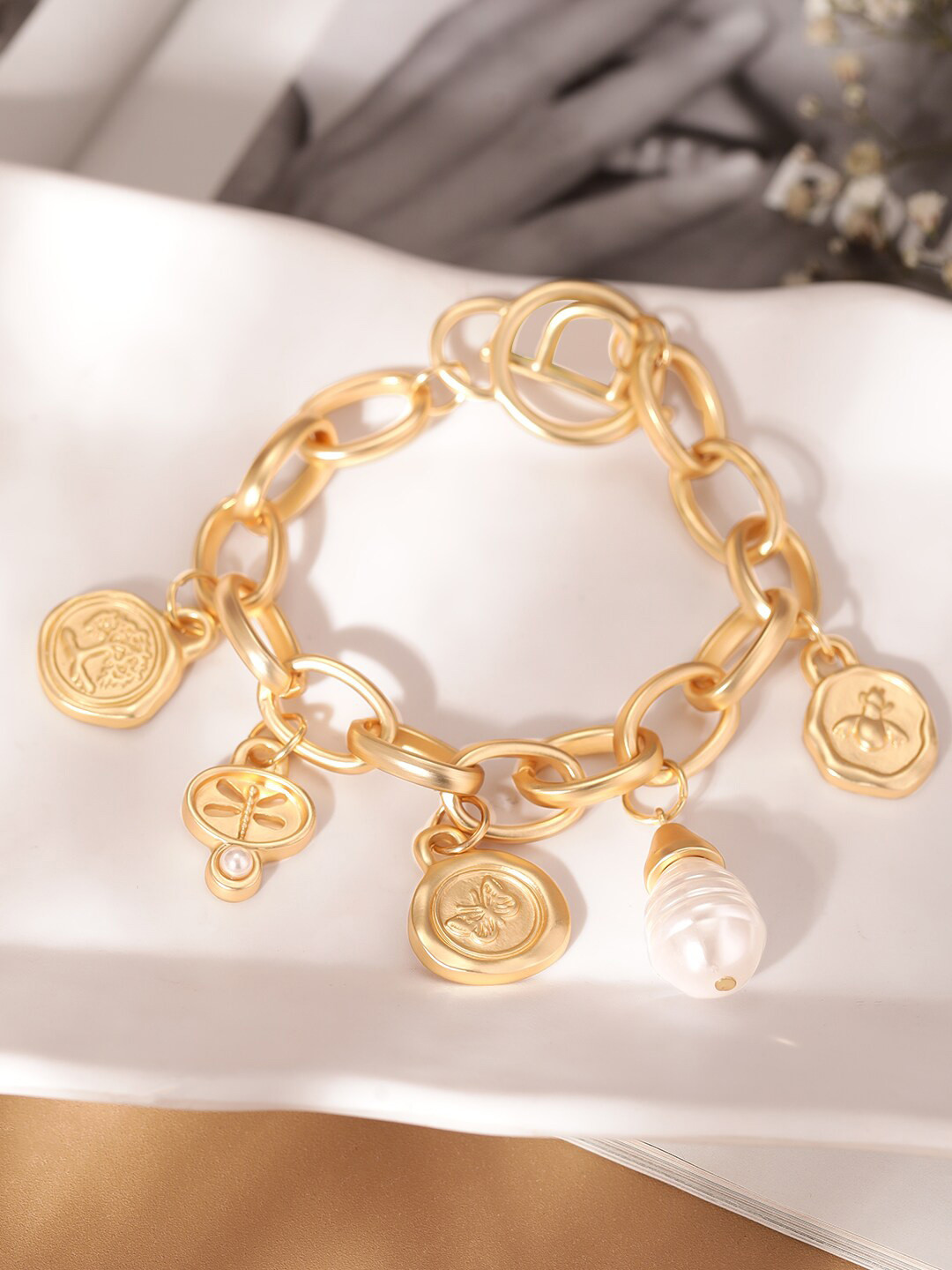 

Rubans Voguish 18k Gold Plated Stainless Steel Tarnish-Free Waterproof Link Bracelet