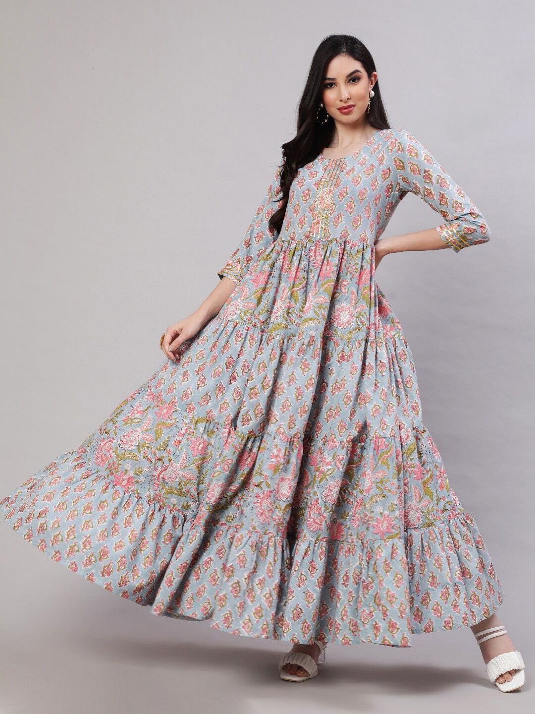 

GLAM ROOTS Floral Motifs Printed Tiering Gotta Patti Anarkali Kurta, Grey