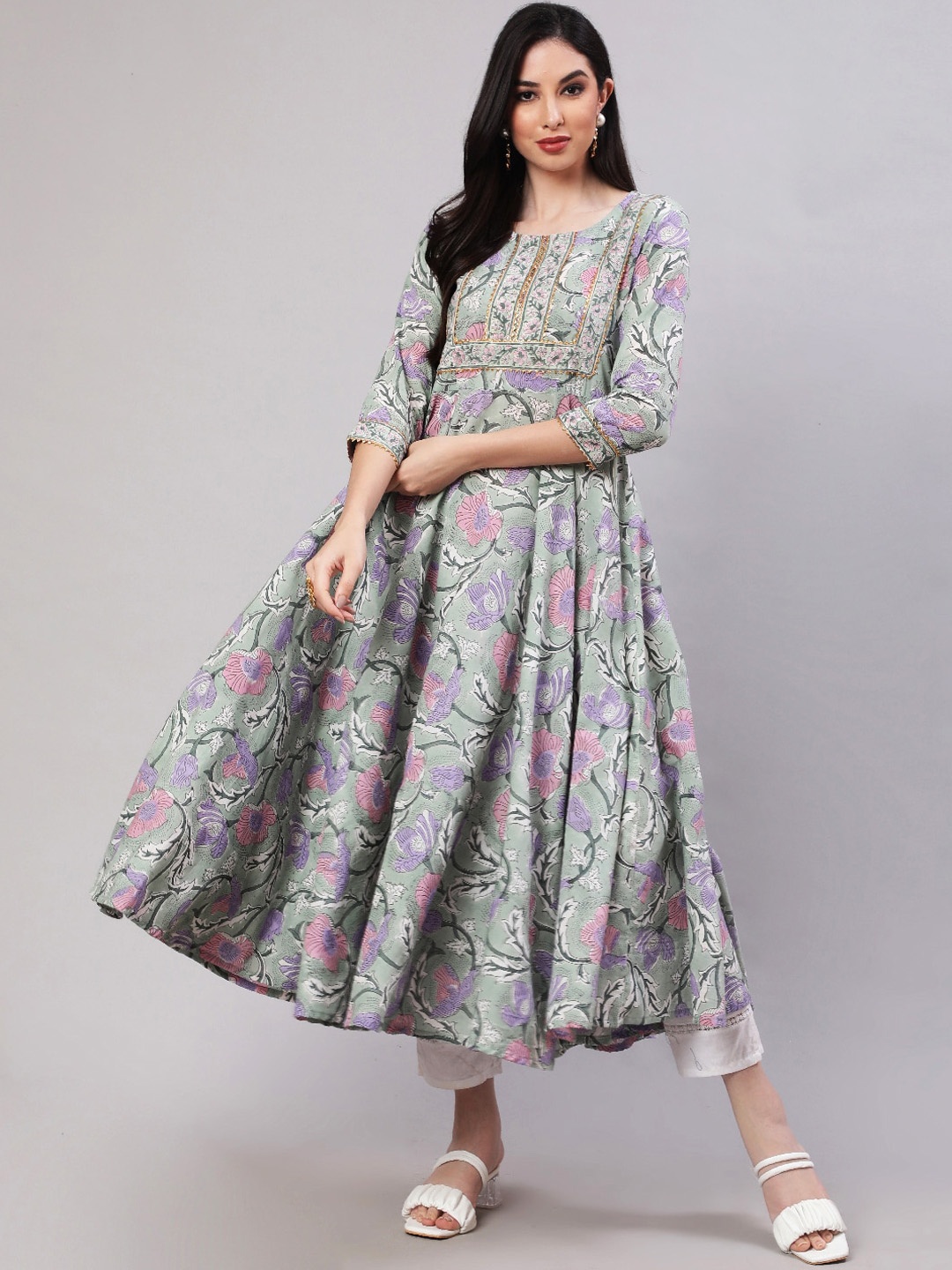 

GLAM ROOTS Floral Motifs Printed Gotta Patti Anarkali Kurta, Green