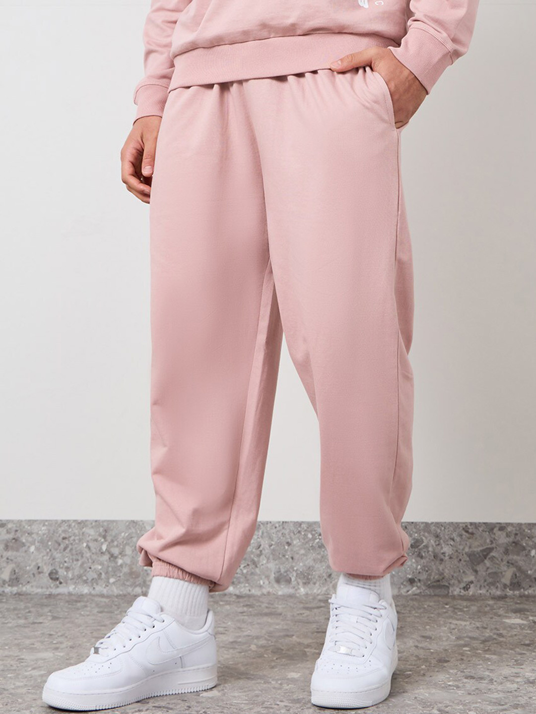 

Styli Men Fleece Relaxed Fit Jogger with Side Pockets, Pink