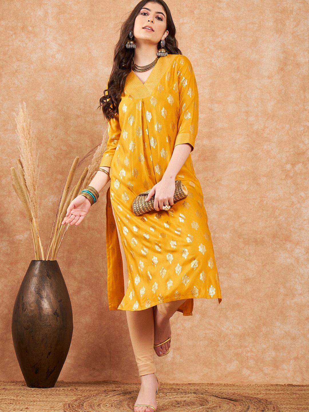 

Sangria Women Ethnic Motifs Foil Print V-Neck Thread Work Straight Kurta, Mustard