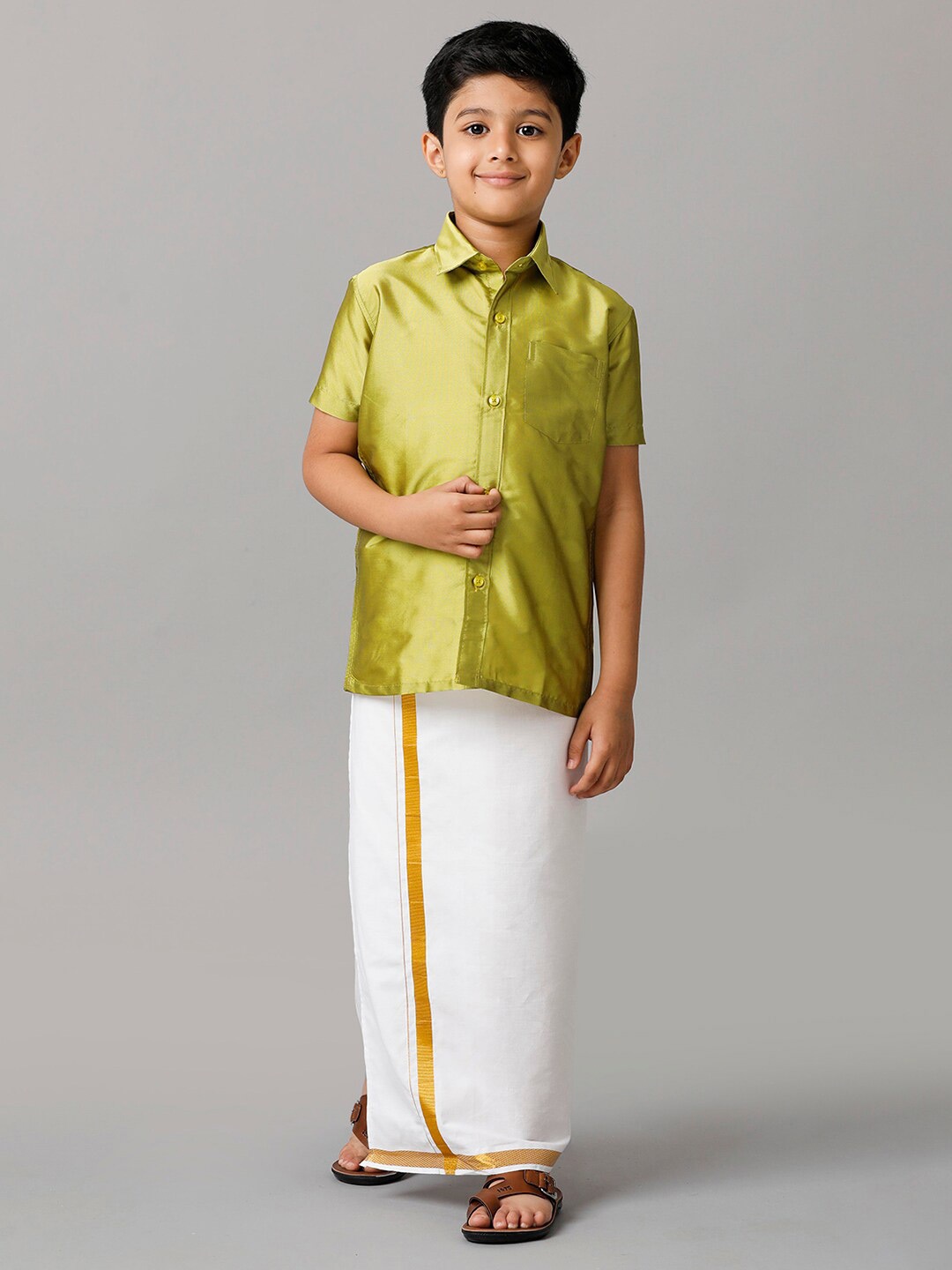 

Ramraj Boys Spread Collar Shirt With Adjustable Veshti, Green