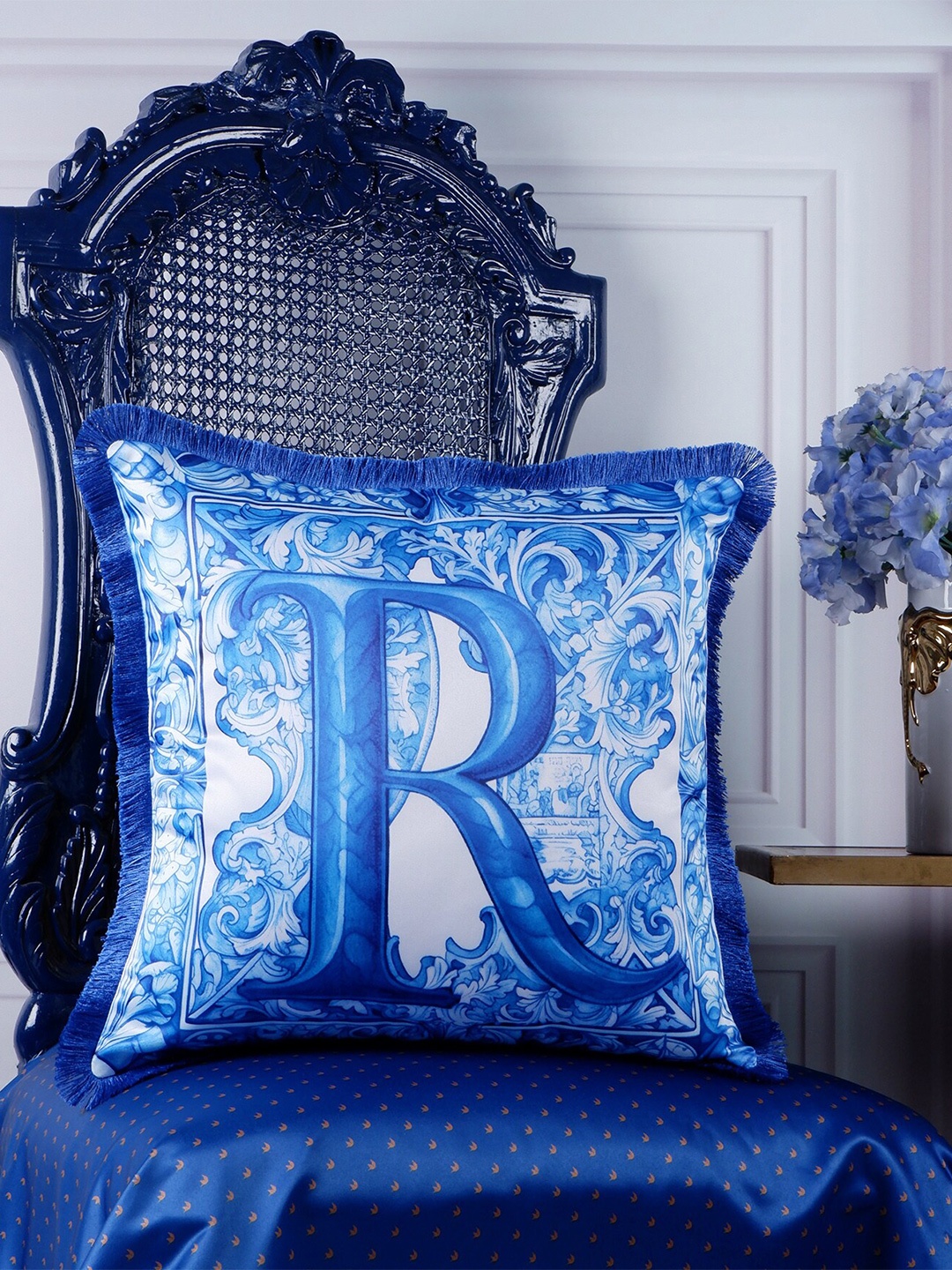 

THE WHITE INK DECOR Blue & White Floral Satin Square Cushion Cover
