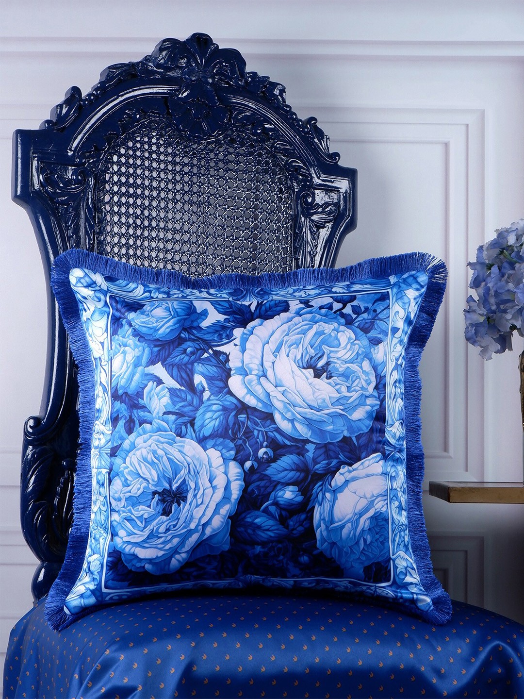 

THE WHITE INK DECOR Blue & White Floral Satin Square Cushion Cover