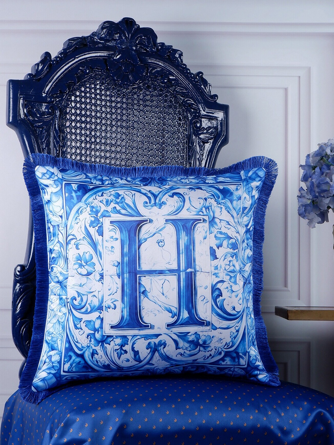 

THE WHITE INK DECOR Blue & White Floral Satin Square Cushion Cover