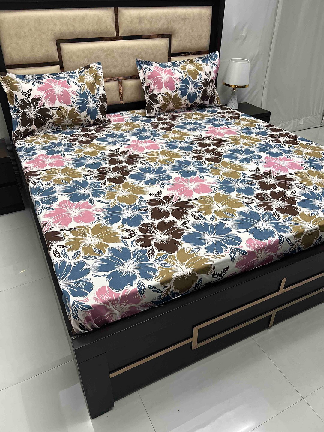 

Pure Decor Amulya Navy Blue & Pink Floral 260 TC Queen Bedsheet With 2 Pillow Covers