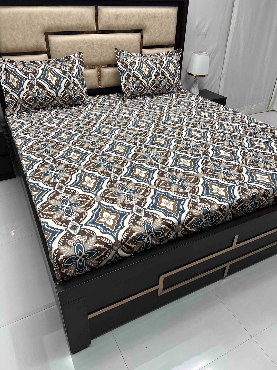 

Pure Decor Amulya White & Brown Floral 260 TC Queen Bedsheet with 2 Pillow Covers