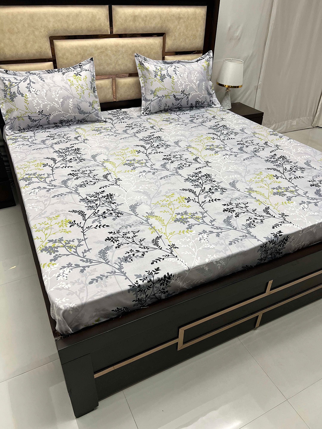 

Pure Decor Amulya White & Blue Floral 260 TC Queen Bedsheet with 2 Pillow Covers