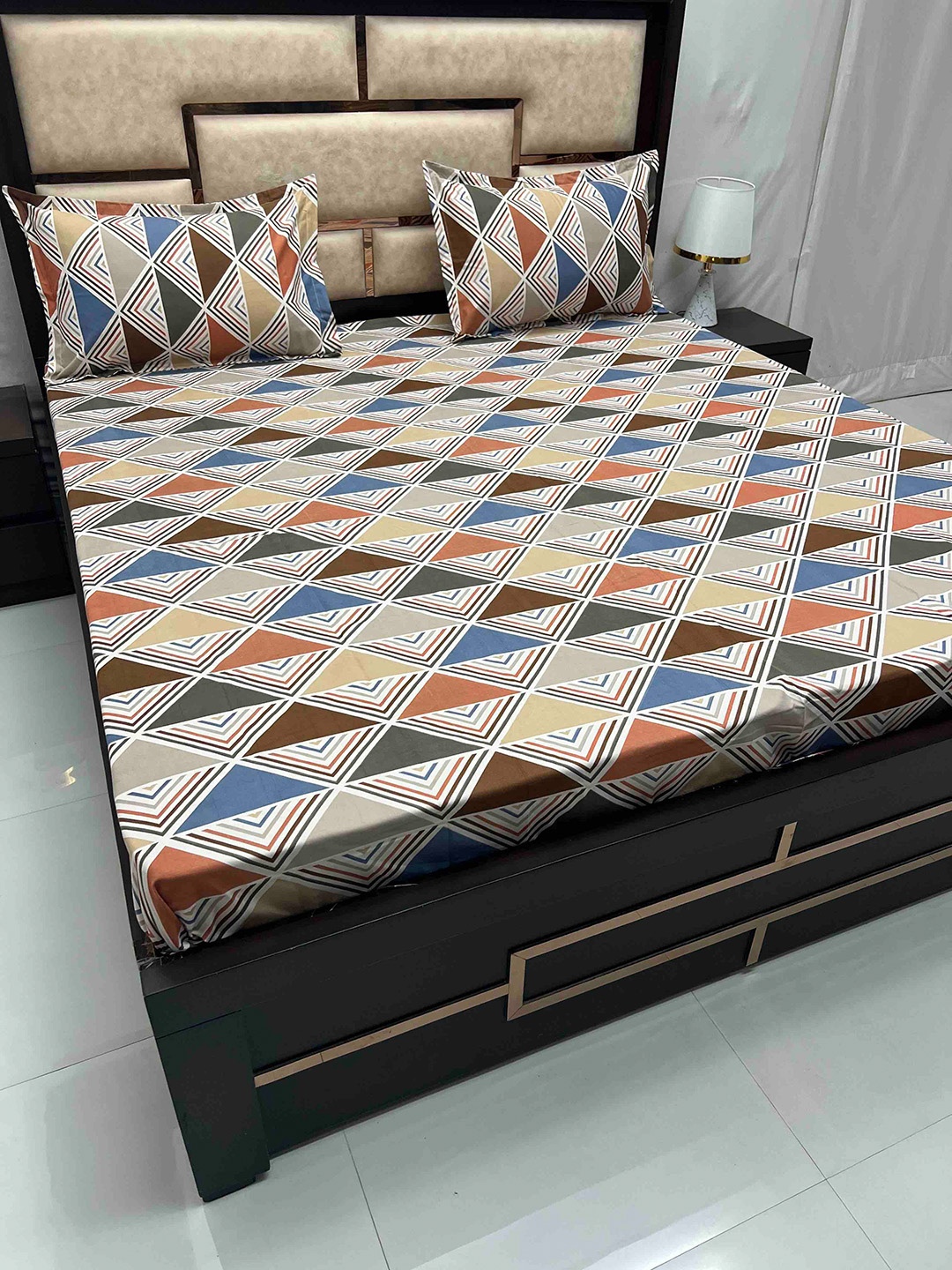 

Pure Decor Amulya Beige & Blue Geometric 260 TC Queen Bedsheet with 2 Pillow Covers