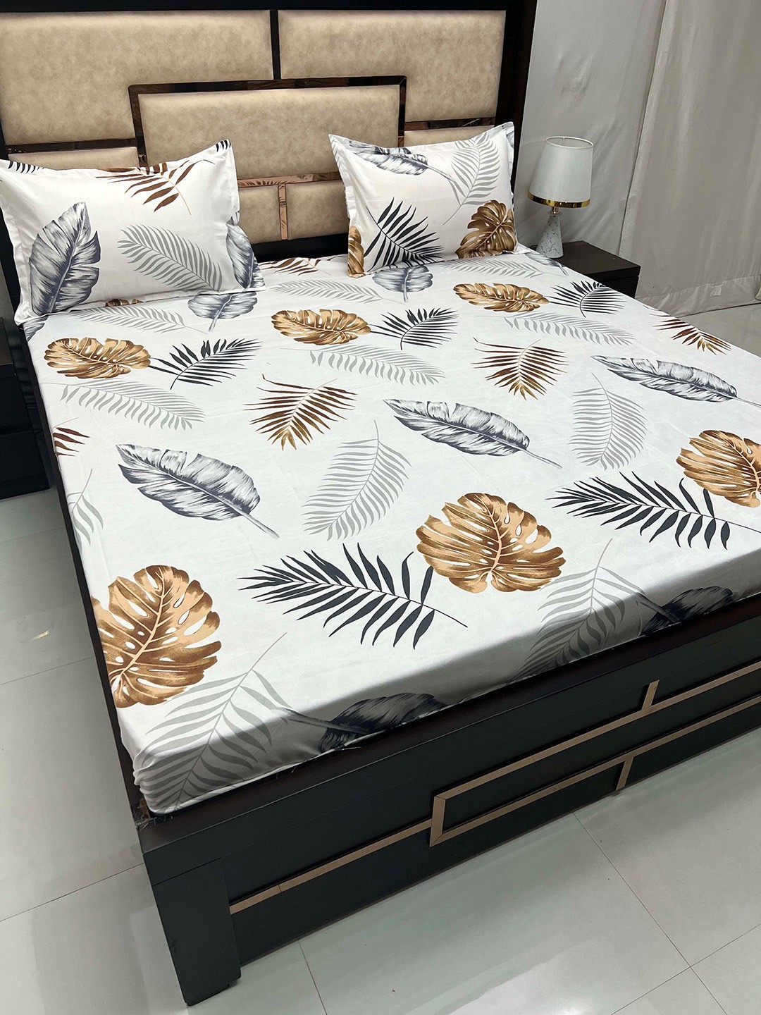 

Pure Decor Amulya White & Brown Floral 260 TC Queen Bedsheet with 2 Pillow Covers