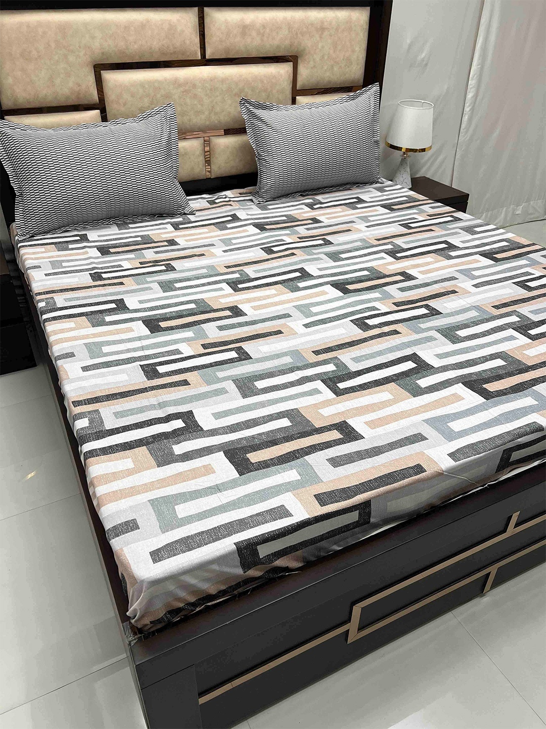 

Pure Decor Lifestyle Grey & Black Geometric Cotton 380 TC King Bedsheet & 2 Pillow Covers