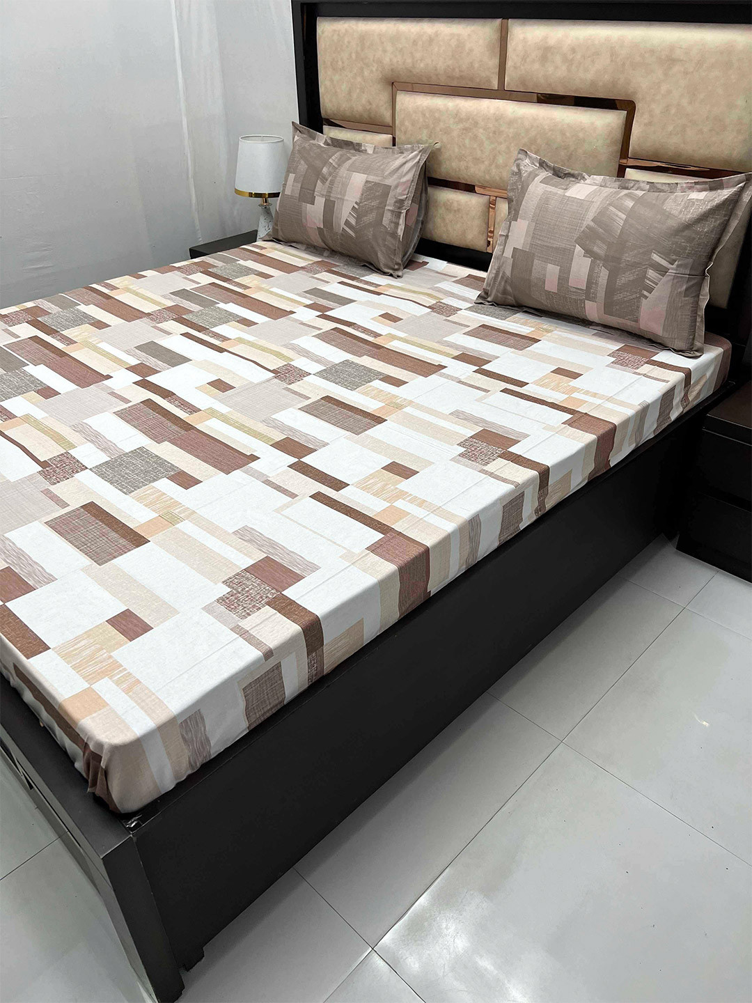 

Pure Decor Lifestyle Brown & White Geometric Cotton 380 TC King Bedsheet & 2 Pillow Covers