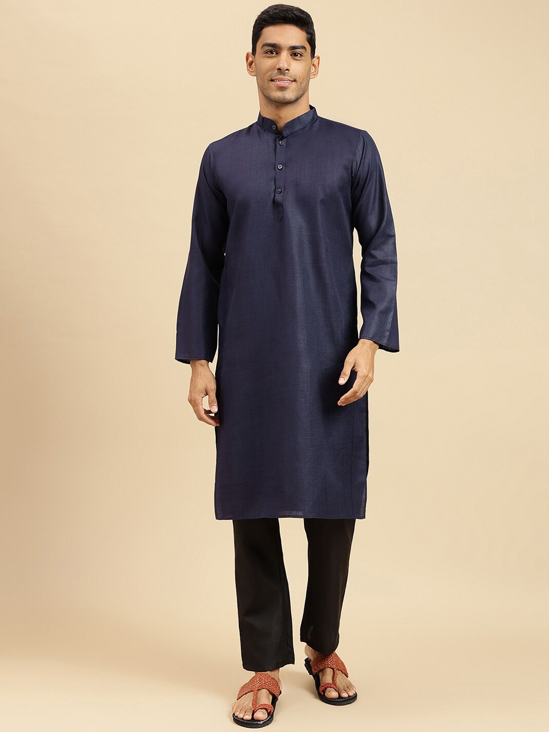 

Sangria Mandarin Collar Straight Kurta With Trouser, Navy blue