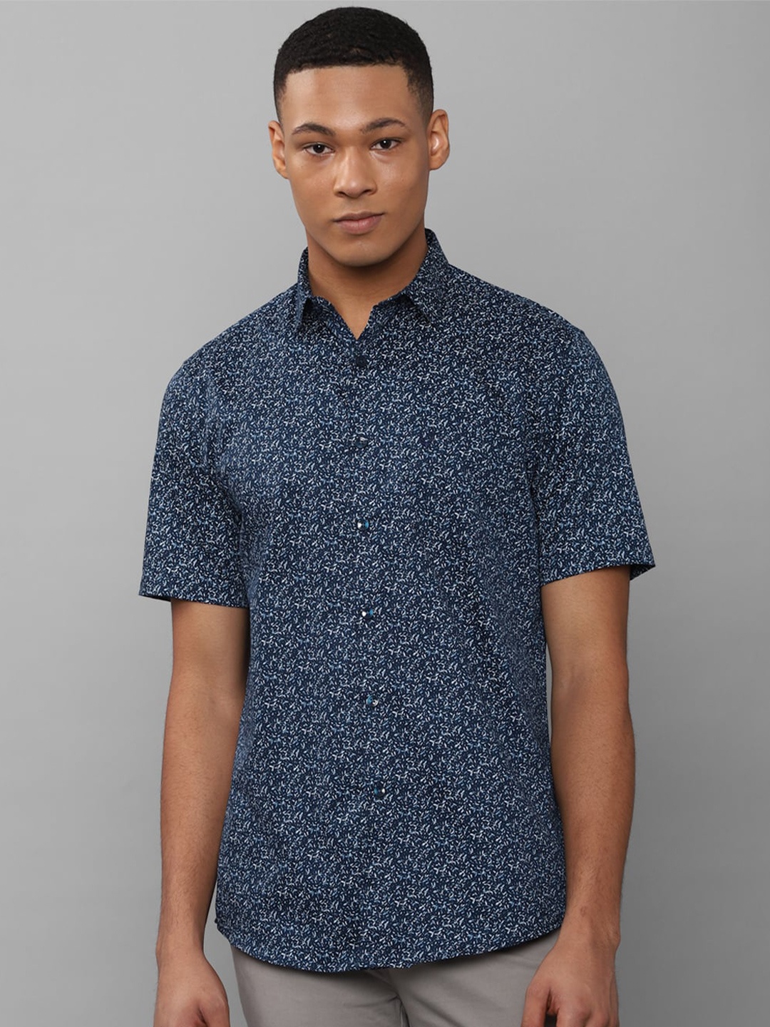 

Allen Solly Slim Fit Abstract Opaque Printed Pure Cotton Casual Shirt, Blue